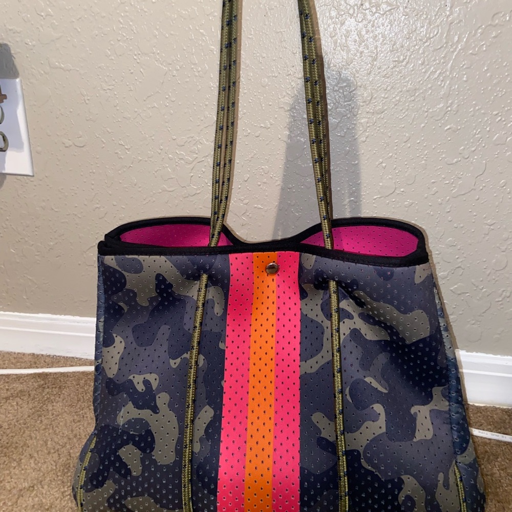 Elle page neoprene bag -